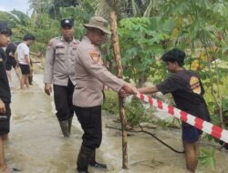 Cegah Risiko Kecelakaan, Polsek Banua Lawas Pasang Tanda Bahaya Longsor dan Edukasi Warga