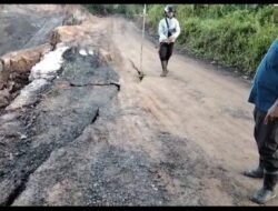 Akses Jalan Desa Gunung Ulin Tinggal Menunggu Waktu Runtuh, Warga Tuding Tambang Jadi Penyebab