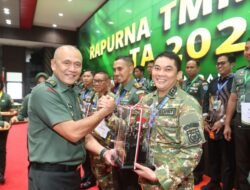 Kolaborasi Sukses! Bupati Tanah Bumbu Dianugerahi Penghargaan KSAD atas Dukungan TMMD, Dandim 1022 Raih Juara Nasional