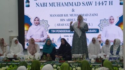 Perkuat Iman dan Ketahanan Keluarga, TP PKK Kotabaru Gelar Peringatan Isra Mi’raj di Masjid Apung Siring Laut