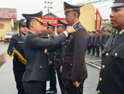 KOMPOL Dr. Abd Rauf S. I. K Pimpin Upacara Penganugrahan Tanda Kehormatan Satyalencana Polres Kotabaru