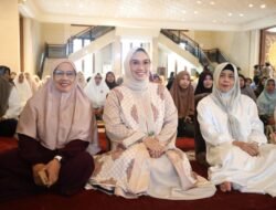 Ketua TP PKK Tanah Bumbu Ikuti Sholat Hajat dan Doa Bersama Sambut Tahun 2026
