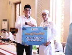 Bupati Tanah Bumbu Andi Rudi Latif Salurkan Insentif untuk Guru Pondok Pesantren, Wujud Apresiasi atas Peran Mendidik Akhlak Sejak Dini