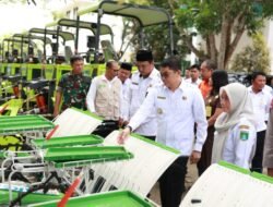 Bupati Andi Rudi Latif Distribusikan Alsintan dan Ikuti Pengumuman Swasembada Pangan secara virtual