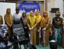 Salurkan Bansos Disabilitas dan Lansia, Bupati Andi Rudi Latif Tekankan Layanan Kesehatan dan Pemberdayaan