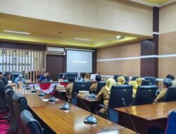 Sekolah Masih Berbahan Kayu, DPRD Tanah Bumbu Angkat Persoalan Gaji Guru Honorer