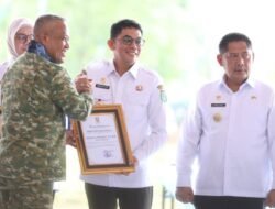 Bupati Andi Rudi Latif Terima Penghargaan KASAD, Bukti Komitmen Dukung Pembangunan Kodam di Kalsel
