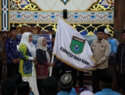 Tanah Bumbu Lepas 239 Jamaah Calon Haji, Bupati Andi Rudi Latif Sampaikan Jaga Kesehatan, Patuhi Arahan Petugas dan Pembimbing
