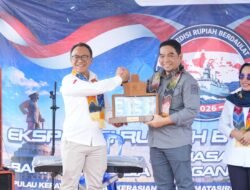 KRI Antar Rupiah ke Pulau-Pulau Terpencil Kotabaru, BI dan TNI AL Tegaskan Kedaulatan Negara Hingga Ujung Laut