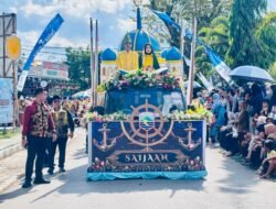 Kotabaru Tampil Memukau di Pawai Ta’aruf MTQ Kalsel ke-37, Miniatur Masjid Apung Jadi Pusat Perhatian