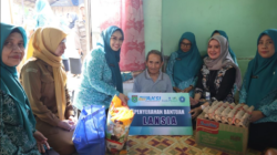 Tangis Haru Iringi Penyaluran Bantuan TP PKK Tanah Bumbu dan Bank Kalsel