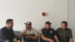 Menanti Agenda DPRD, Wartawan Isi Waktu dengan Diskusi Isu Daerah hingga Berbagi Pengalaman Liputan