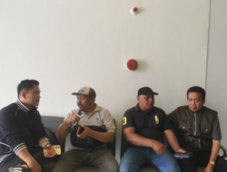 Menanti Agenda DPRD, Wartawan Isi Waktu dengan Diskusi Isu Daerah hingga Berbagi Pengalaman Liputan
