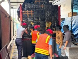 Tanpa Sopir, Truk di KM Dharma Rucitra 1 Kepergok Bawa 313 Paket Rokok Tanpa Cukai