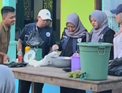 Mahasiswa KKN ULM Edukasi Warga Sumber Makmur Budidaya Maggot untuk Kelola Sampah Organik