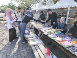 Jelang Peluncuran Antologi Suara dari Tenggara, Komunitas Literasi Gelar Lapak Baca di Bandara Bersujud