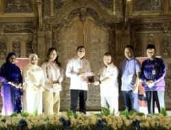 Bupati Tanah Bumbu Launching Antologi Suara dari Tenggara, Dorong Generasi Muda Gemar Berkarya
