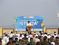 Kemarau Berkepanjangan, Pemkab Kotabaru dan Warga Gelar Salat Istisqa di Siring Laut