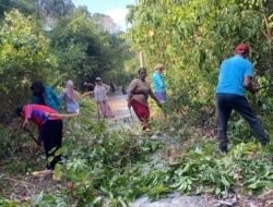 Gotong Royong, Desa Pulau Burung Ajak Warga Jaga Kebersihan Lingkungan
