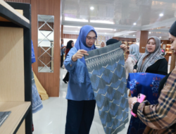 Dekranasda Tanah Bumbu Evaluasi Program, Dorong Inovasi Tenun Pagatan